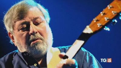 Addio a Guccini, poesia e musica