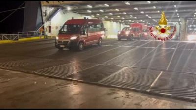Incendi in Grecia, arrivati 32 vigili del fuoco italiani a Igoumenitsa