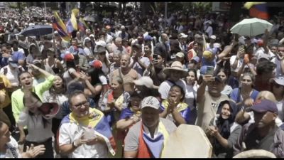 Venezuela, opposizione sfila nelle strade contro Maduro