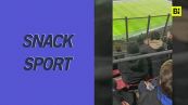 Inter, un tifoso allo stadio col "santino" di Inzaghi