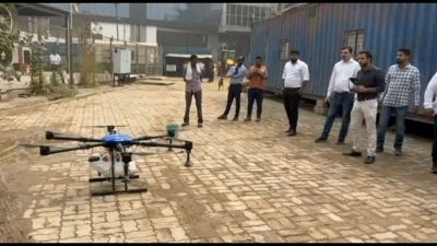 A Delhi un drone irrigatore per combattere l'inquinamento