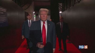 Trump all'attacco, un falco come vice