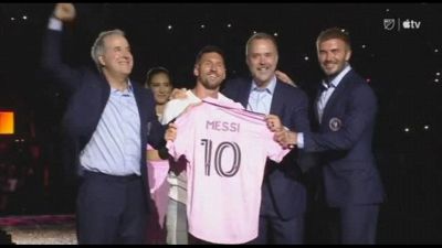 Leo Messi presentato all'Inter Miami, giocherà in Usa fino al 2025