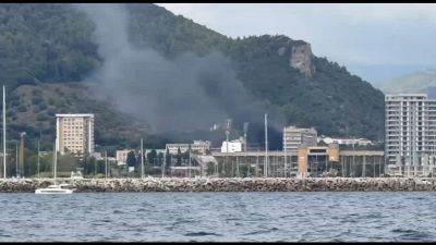 Incendio all'ospedale di Salerno, le immagini della colonna di fumo
