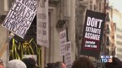 Estradizione rinviata Speranza per Assange