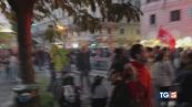 Il corteo pacifico diventa guerriglia