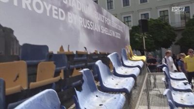 Sheva mostra la tribuna dello stadio di Kharkiv