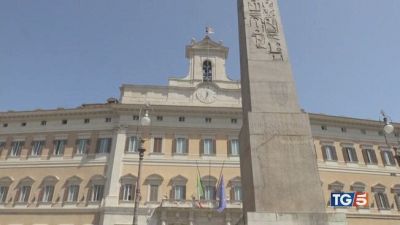 Mattarella la firma manovra alla Camera
