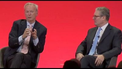 Schmidt (ex Ceo di Google): l'AI farà aumentare produttività e reddito