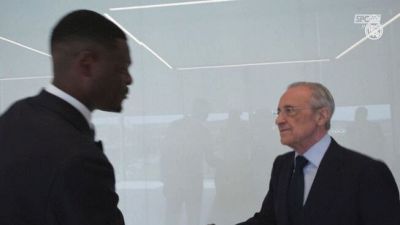 Il Real Madrid presenta Dumfries: Florentino Perez e la leggenda Pirri ad accoglierlo
