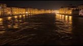 Impressionanti le immagini del fiume Arno in piena a Pisa