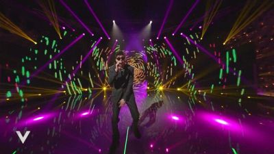 LDA canta "SHALLA"