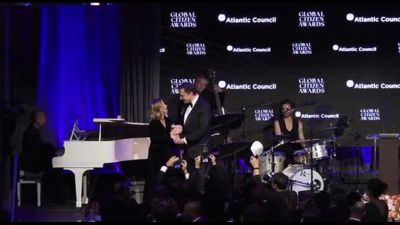 Meloni premiata a New York da Musk: "Difendiamo libertà e sovranità"