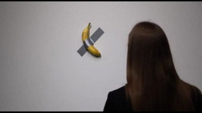 "Comedian", la banana appiccicata di Cattelan, all'asta da Sotheby's
