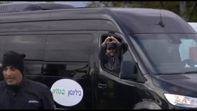 La commozione degli ultimi ostaggi israeliani vivi liberati da Hamas
