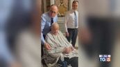 Papa sorprende ancora a San Pietro in poncho