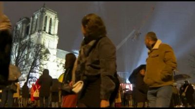 Riapre Notre Dame, parigini e turisti: è magnifica e luminosa