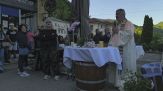 Dall'ostia al vino il passo è breve, don Dino e le messe nei bar del Vicentino