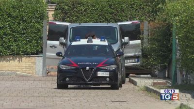 Sterminò la famiglia "Vive in un mondo suo"