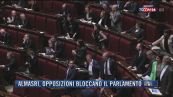 Breaking News delle 21.30 | Almasri, opposizioni bloccano il parlamento