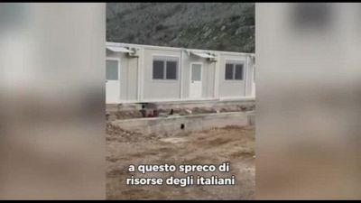 Schlein nel CPR in Albania: "guardate lo spreco coi vostri occhi"