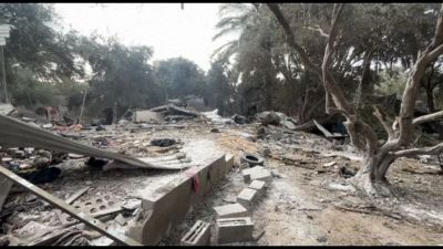 I danni dopo un raid israeliano a Gaza: morta una famiglia