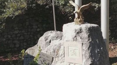 A Pordenone rubata l'aquila sul cippo della Bastia del castello