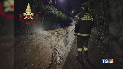 Frane e allagamenti, maltempo verso sud