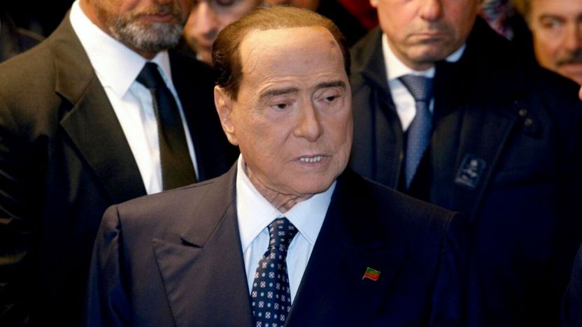 Silvio Berlusconi, pubblicato il testamento colombiano: scatta la diffida per i figli