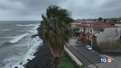 Nubifragi e vento forte, è allerta rossa al sud