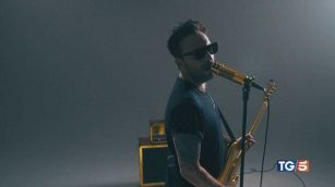 Cesare Cremonini lancia "Paparazzi"