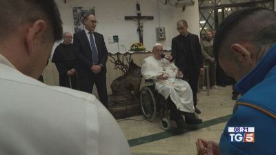 Il Papa a Regina Coeli, "Vi sono vicino"
