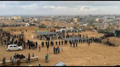 Combattenti di Hamas pronti per riconsegna dei corpi di 4 ostaggi