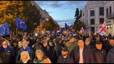 Georgia, l'opposizione filo-europea in piazza per contestare il voto