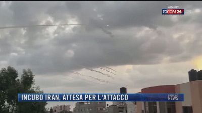 Breaking News delle 21.30 | Incubo Iran, attesa per l'attacco