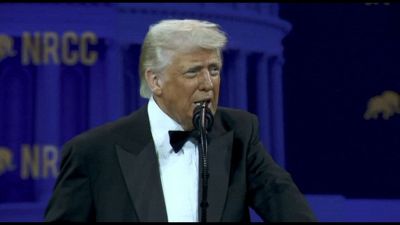 Nuova ondata di dazi di Trump in vigore: per la Cina salgono al 104%