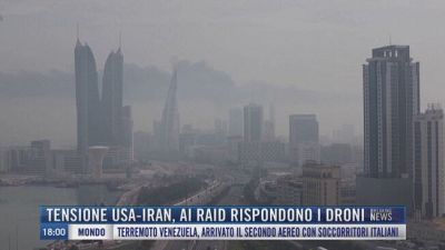 Breaking News delle 18.00 | Tensione Usa-Iran, ai raid rispondono i droni