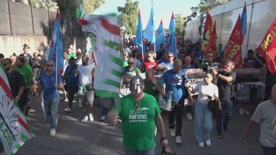 Sciopero di 24 ore e blocco delle strade contro i licenziamenti