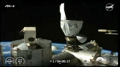 Navicella SpaceX attracca Iss con astronati India, Polonia e Ungheria