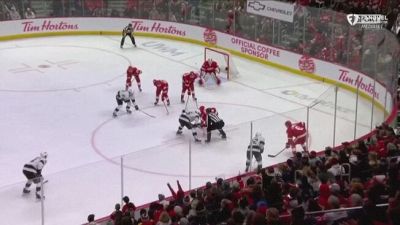 Detroit Red Wings, incredibile autogol: la 'firma' è di Seider e Talbot