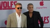 Clooney e Pitt sotto i riflettori sul red carpet di "Wolfs"