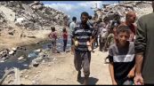 La corsa di Nabil per il cibo piovuto su Gaza