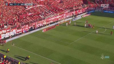 Strepitoso gol in rovesciata da 20 metri di Santiago Montiel