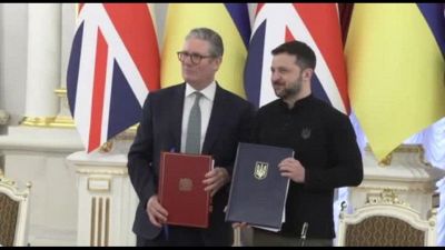Zelensky e Starmer firmano partnership tra Londra e Kiev per 100 anni