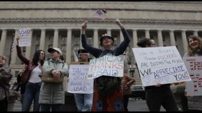 Applausi fuori da sede a Washington per i lavoratori USAID licenziati