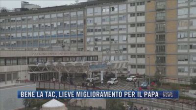 Breaking News delle 21.30 | Bene la tac, lieve miglioramento per il Papa