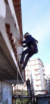 Vertical Costruzioni & Servizi di Cristian Condrò Ristrutturazioni su corda