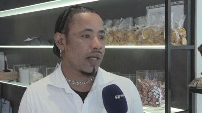 Padova, faceva l'elemosina davanti alla pasticceria e lo assumono