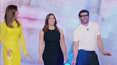 Gianni Sperti e la sorella Cinzia ballano sulle note di "Sinceramente" di Annalisa