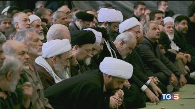 Khamenei all'attacco. Beirut, notte di fuoco